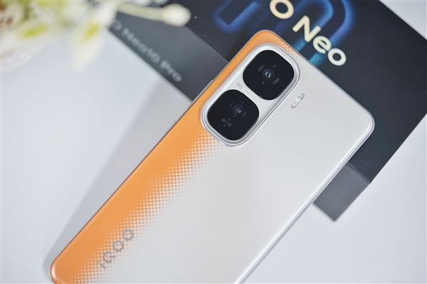 延续双芯战略！iQOO Neo11系列首曝：骁龙+天玑双平台