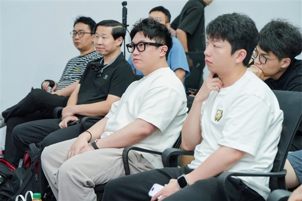 2025夏季旗舰新品技术分享会今日举行：新品配置拉满，打造影院机的画质