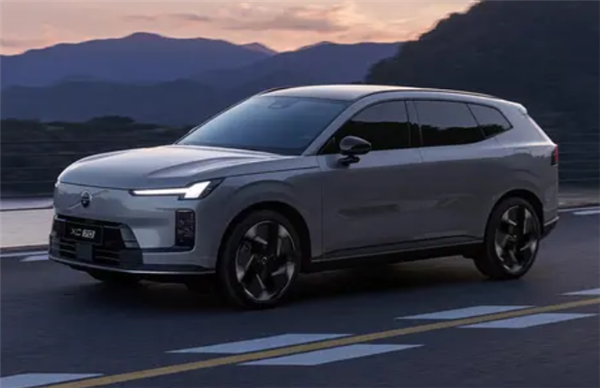 图片[2]-全新中型插混SUV！沃尔沃XC70官图首发：8月开启预售-萌图百科