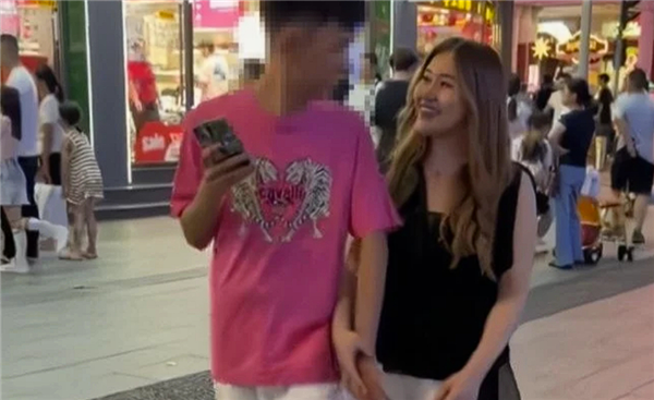 哈萨克斯坦女网红在中国骚扰路人：回国后被请“喝茶”