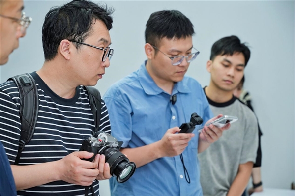 当贝新品和4万多投影仪同台PK 内部技术交流会上达人好评