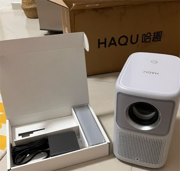 2000以内投影仪画质1V1 选哈趣K2Pro高亮版还是小明NewQ5Pro