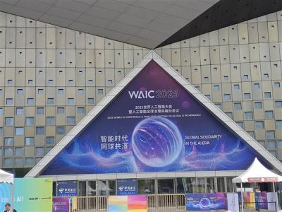 AI教父辛顿最新警告：人类用AI就像养老虎 要么训好它 要么摆脱它-萌图百科