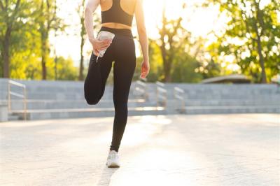 女子减肥饿晕：冲刺10米后栽倒-萌图百科
