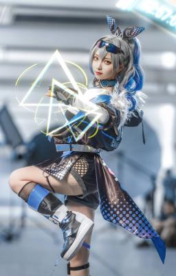《崩坏 星穹铁道》银狼cosplay-萌图百科
