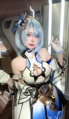 《崩坏3》格蕾修cosplay-萌图百科