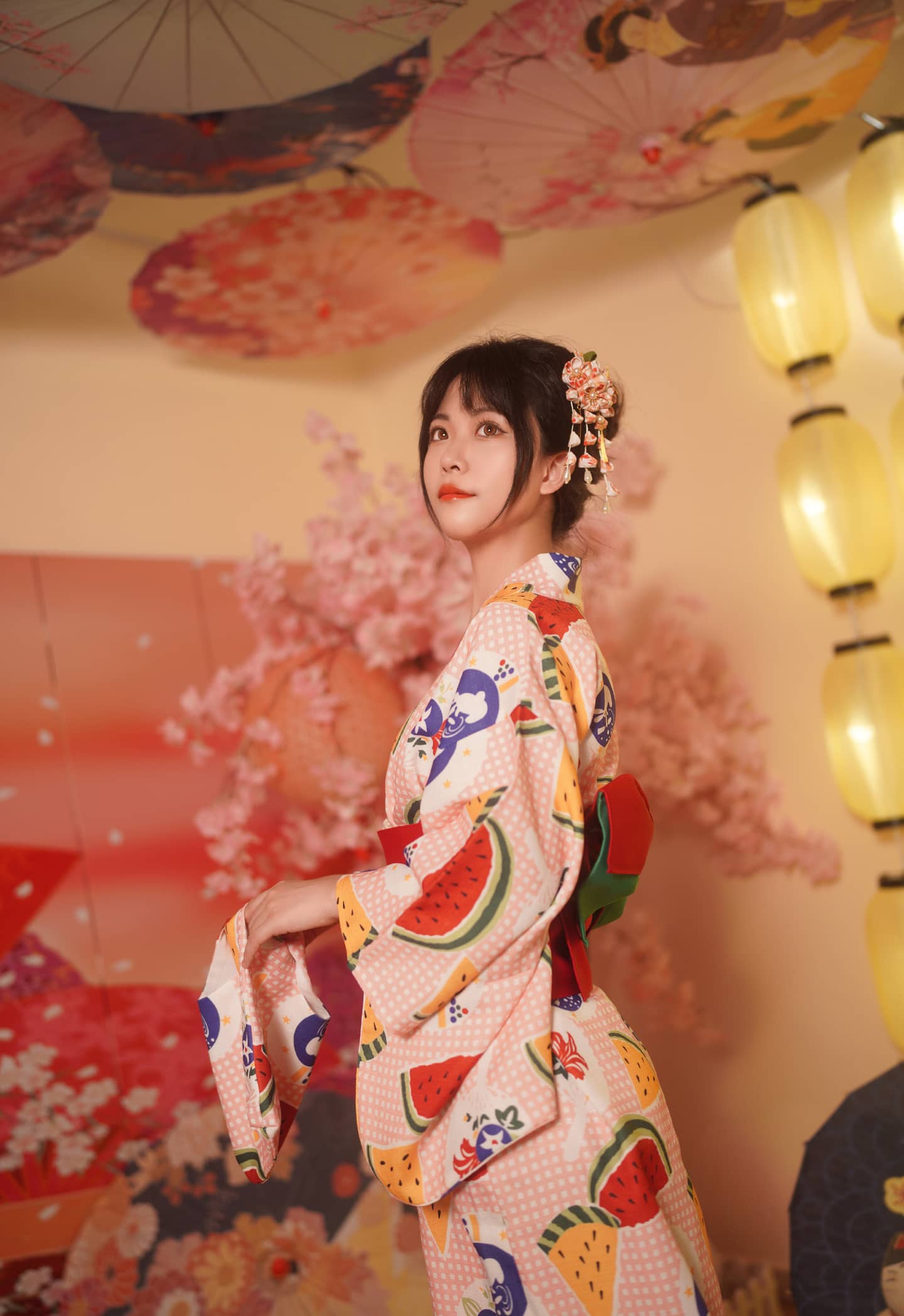 西瓜浴衣  夏日和服少女写真-萌图百科