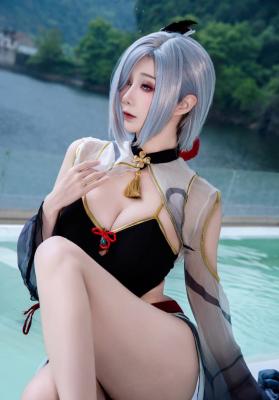 《原神》 申鹤同人泳装cosplay-萌图百科