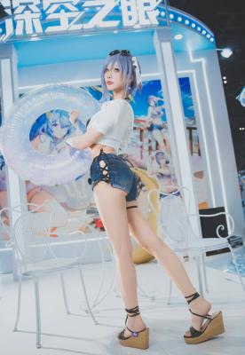 《深空之眼》月神泳装cosplay-萌图百科