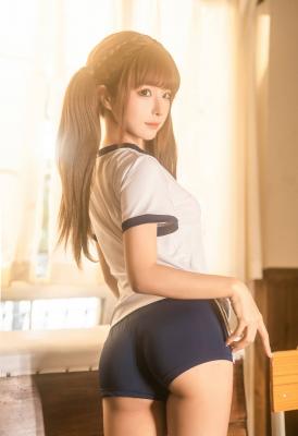 《体操室》少女写真-萌图百科