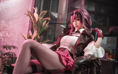 《崩坏星穹铁道》卡芙卡cosplay-萌图百科