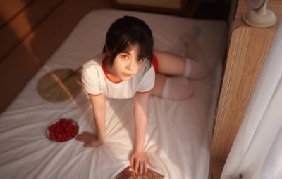 少女写真  红色体操服-萌图百科