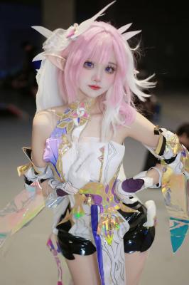 《崩坏3》爱莉希雅cosplay-萌图百科