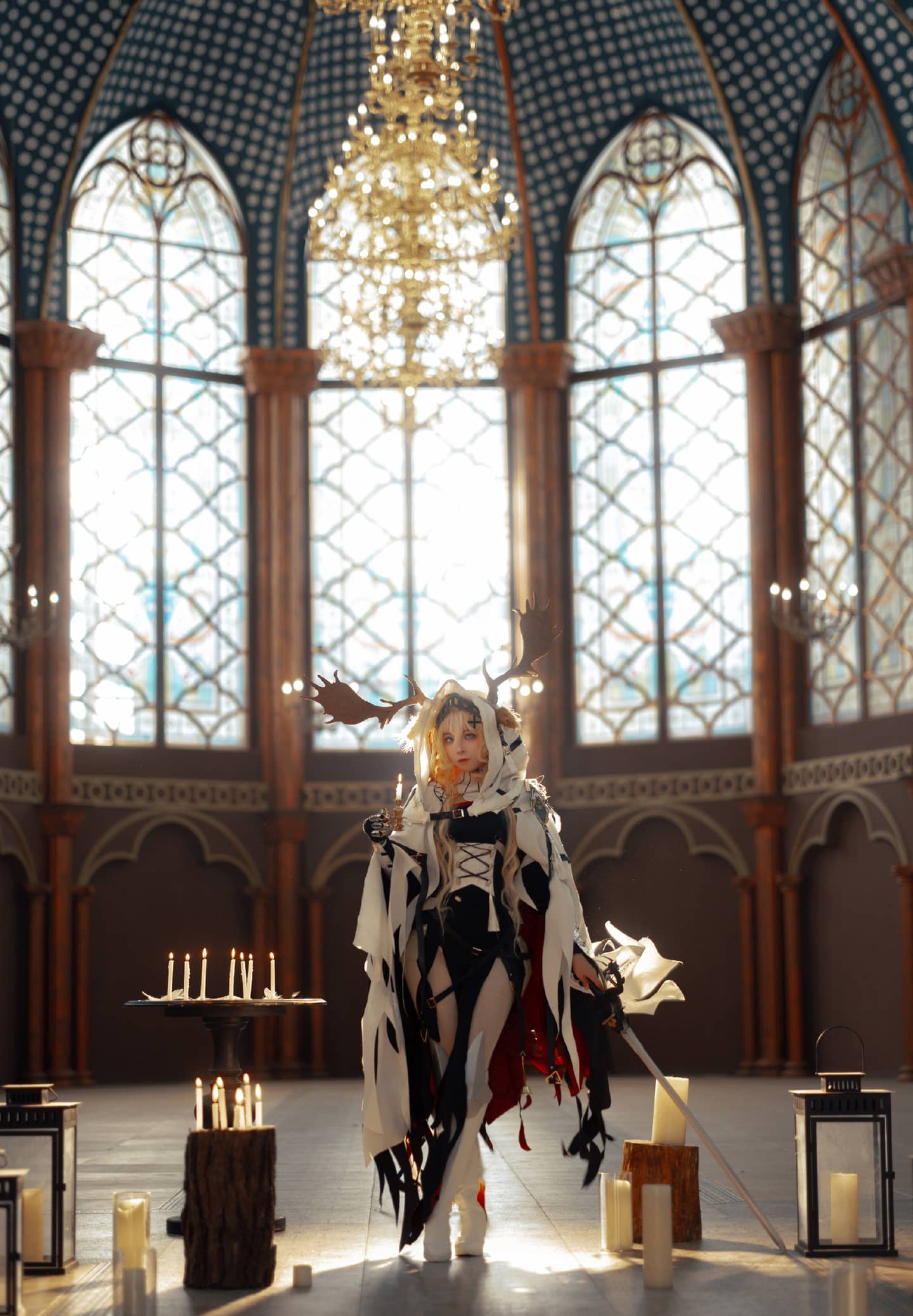 《明日方舟》薇薇安娜cosplay-萌图百科