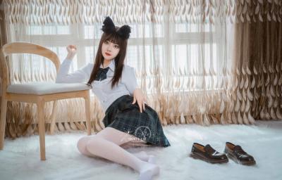海苔小狗 少女写真-萌图百科