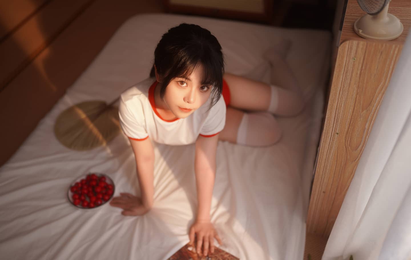 少女写真  红色体操服-萌图百科