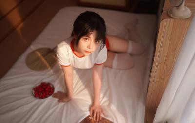 少女写真  红色体操服-萌图百科
