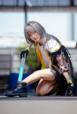 《崩坏：星穹铁道》彦卿cosplay-萌图百科