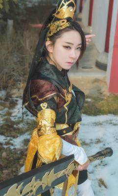 剑网三藏剑成女Cosplay-萌图百科