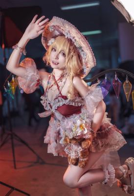 芙兰泳装cosplay-萌图百科
