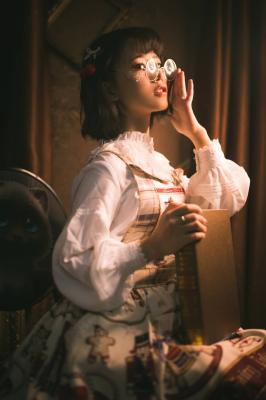 私影  有心事的女孩-萌图百科