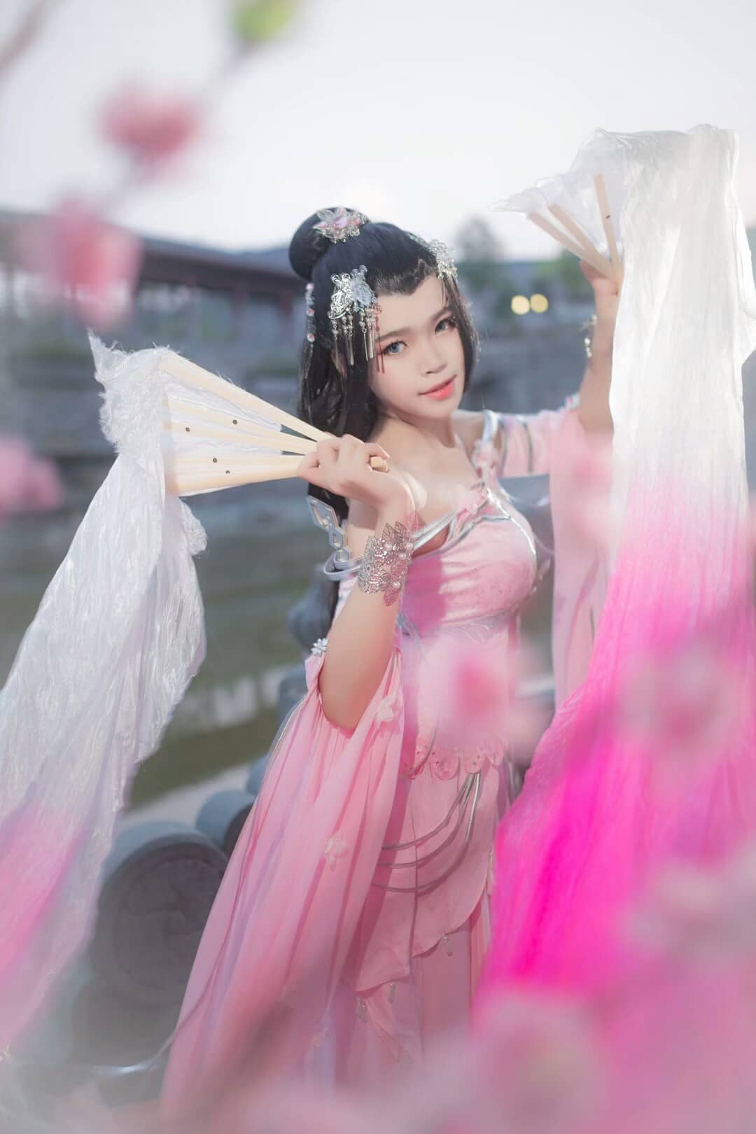 《剑网三》秦风秀娘cosplay-萌图百科