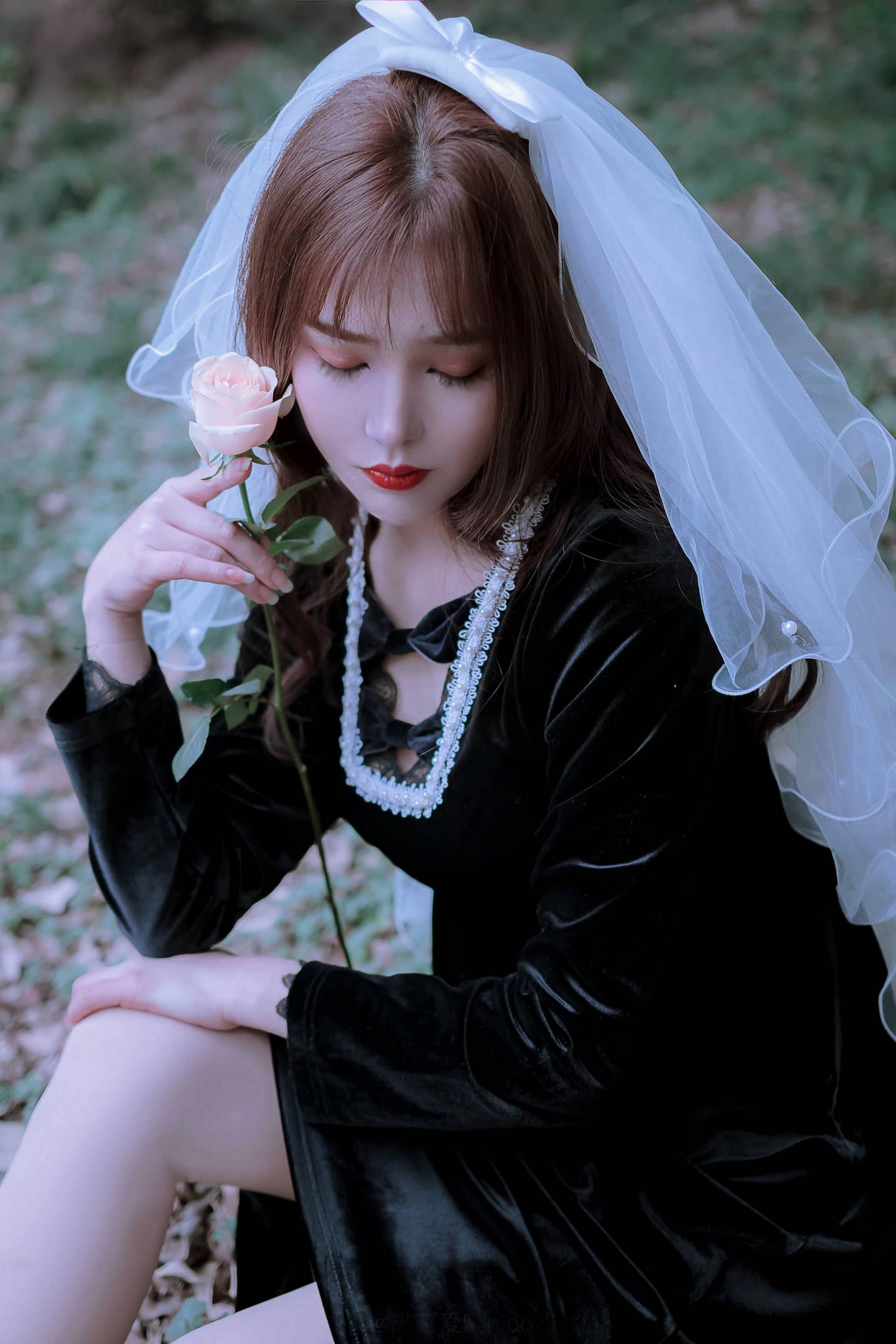复古写真 披婚纱的少女-萌图百科