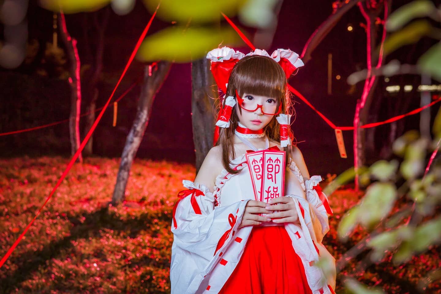 东方project博丽灵梦cosplay，眼镜娘~~-萌图百科