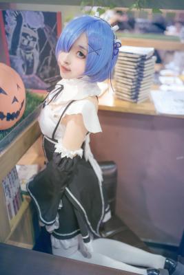 蕾姆cosplay，想吃点心吗？-萌图百科