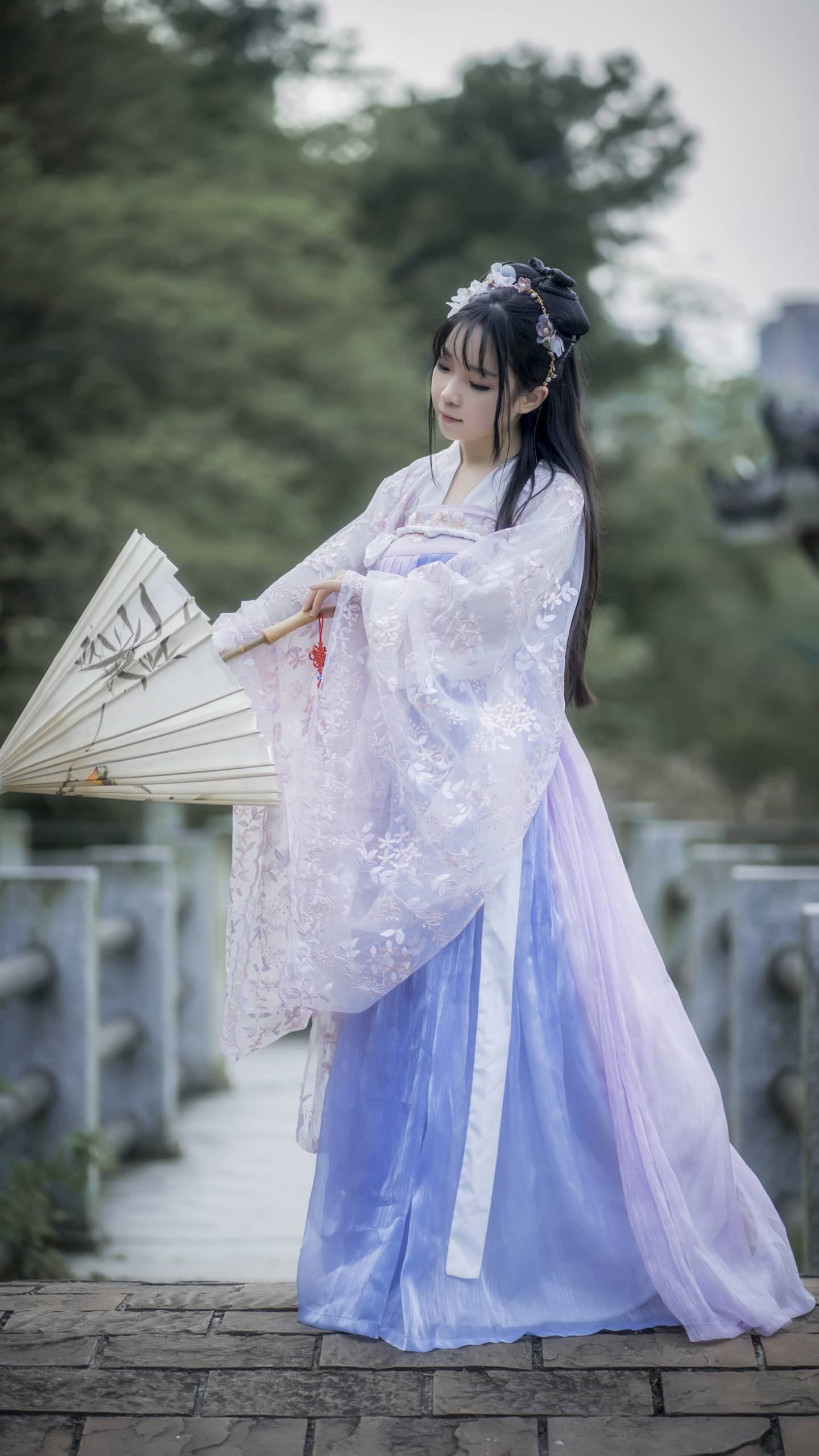 【汉服正片】天青色等烟雨，而我在等你-萌图百科
