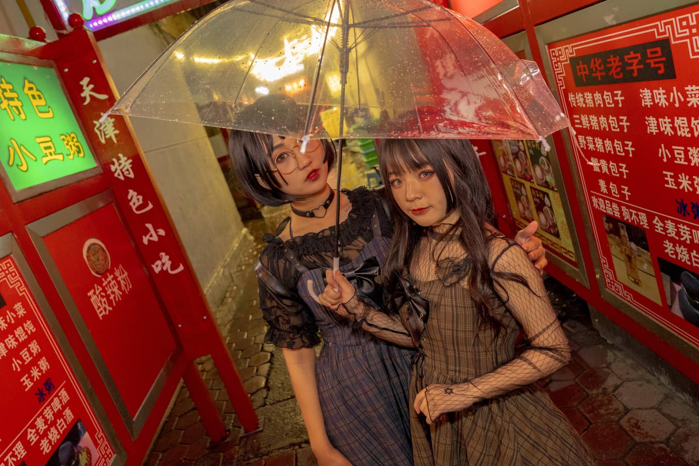 玛格特小裙子夜景街拍-萌图百科