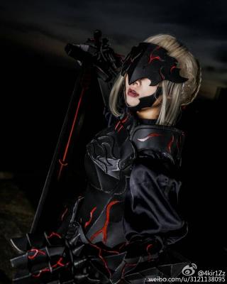 FateZero黑化SaberCosplay-萌图百科