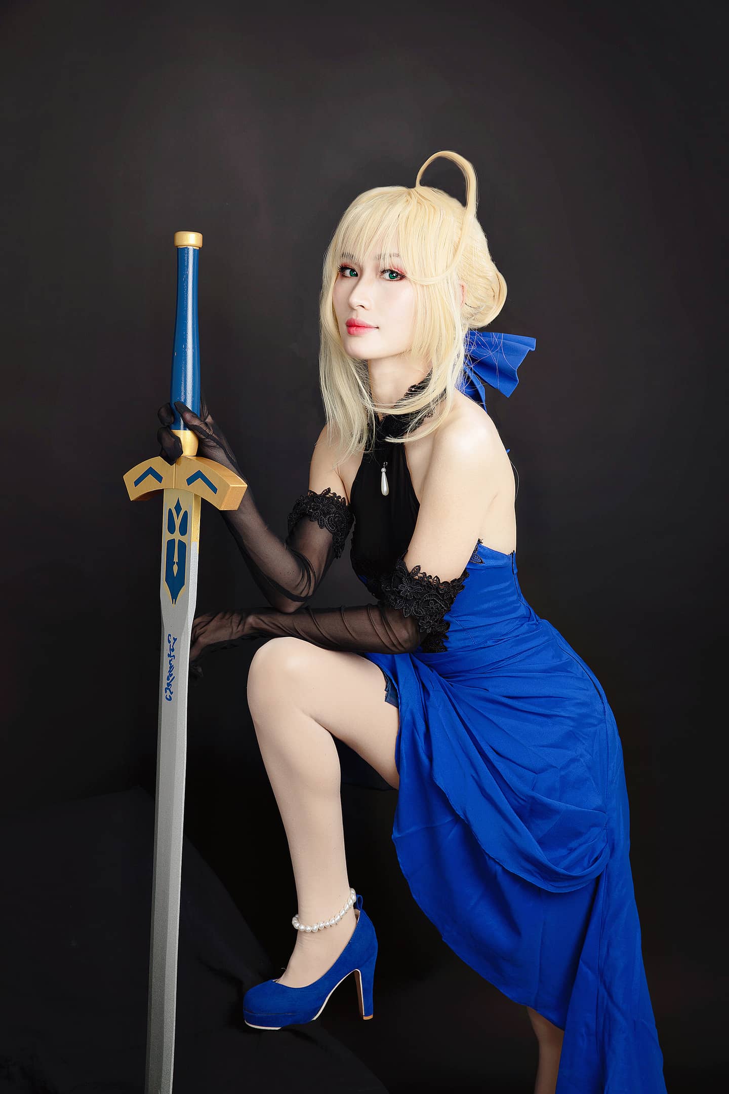 蓝礼服 saber  cosplay-萌图百科
