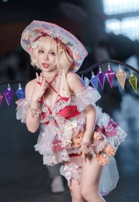 《东方project》芙兰朵露·斯卡雷特cosplay-萌图百科
