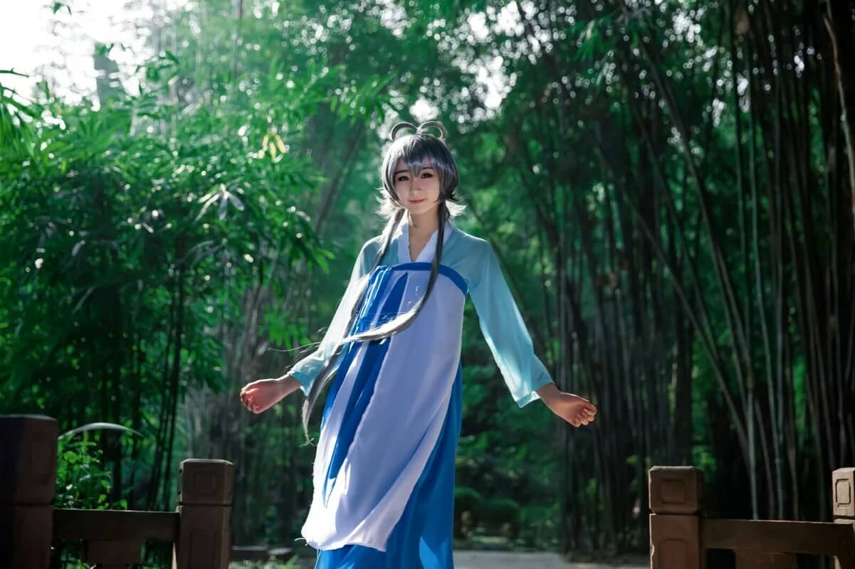 洛天依cosplay—春来发几枝-萌图百科