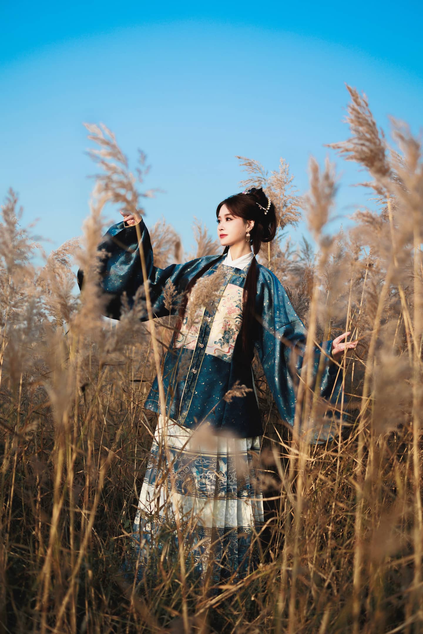 风飘细雪落如米，索索萧萧芦苇间 汉服私影-萌图百科
