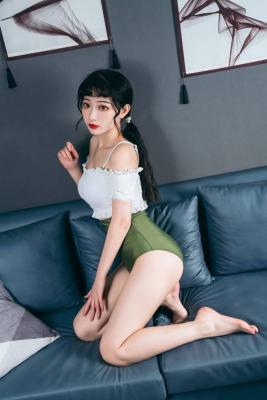 泳装少女写真-萌图百科
