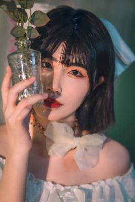 少女写真，纯洁白纱-萌图百科