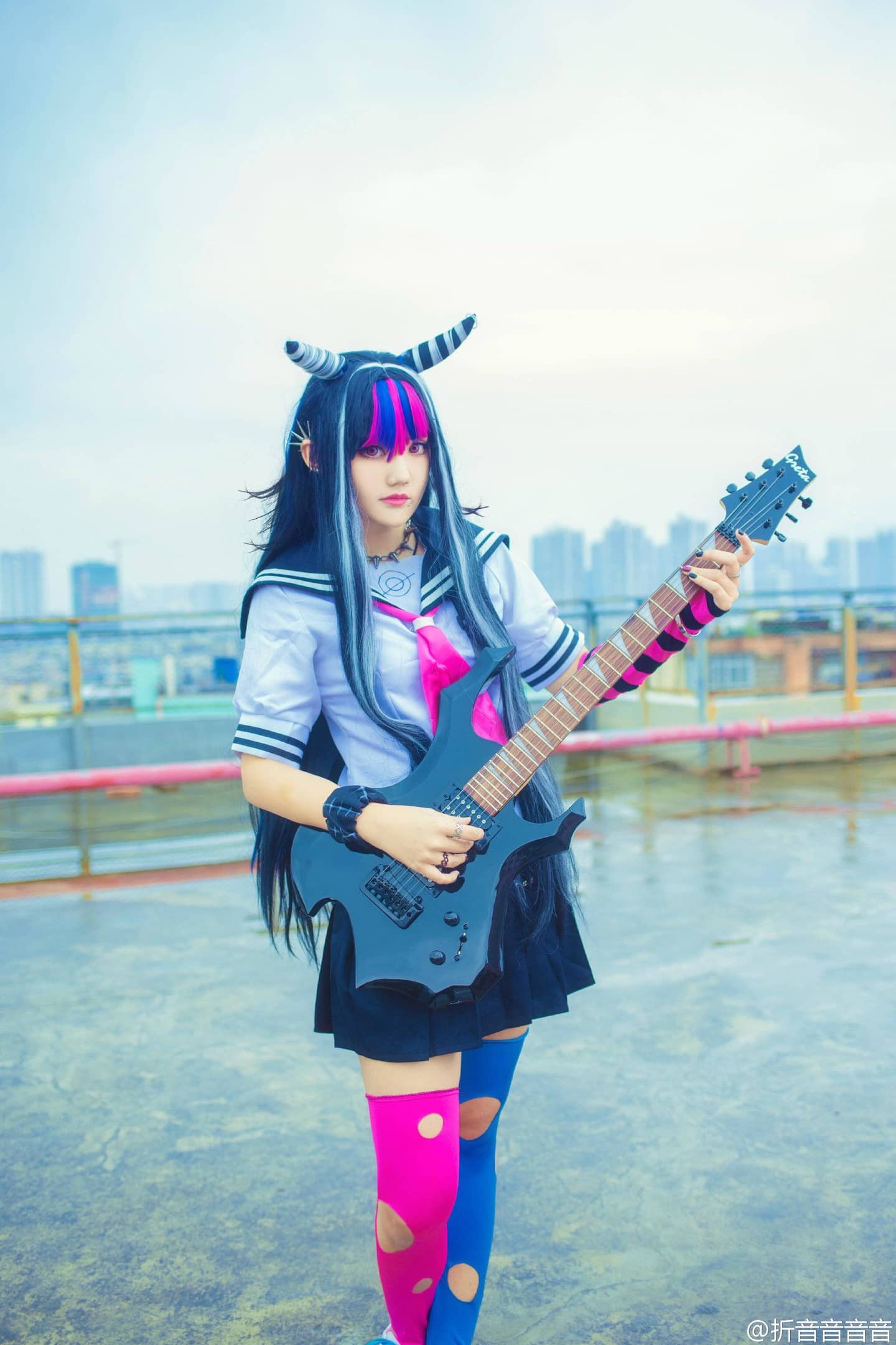 弹丸轮舞2·超高校级的轻音部·澪田唯吹cosplay-萌图百科