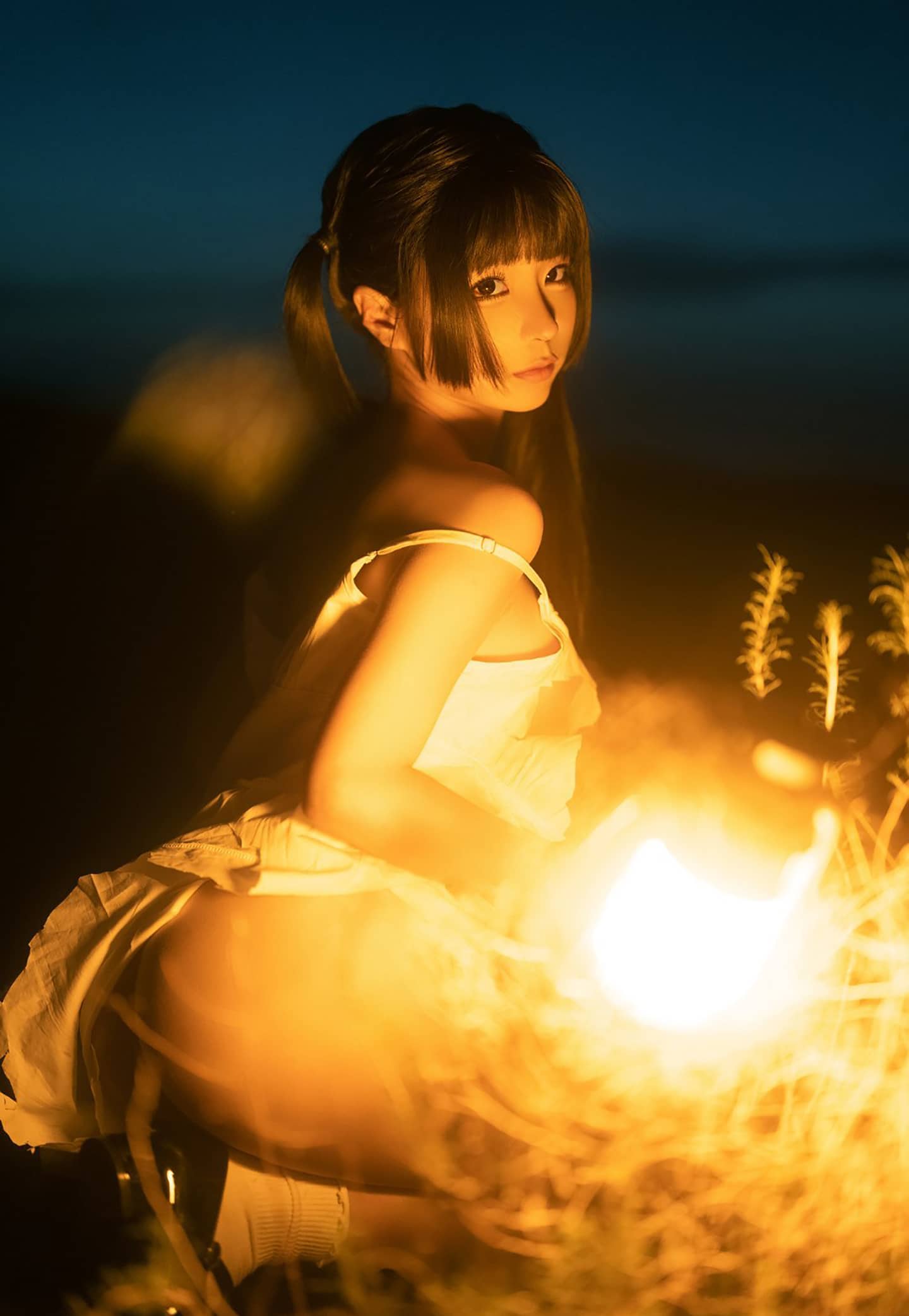 《油灯》少女写真-萌图百科