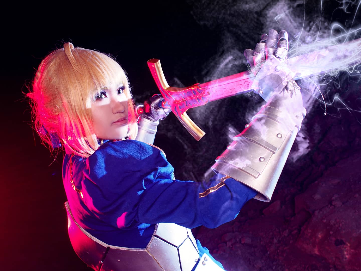 FATE命运之夜 SABER COSPLAY-萌图百科
