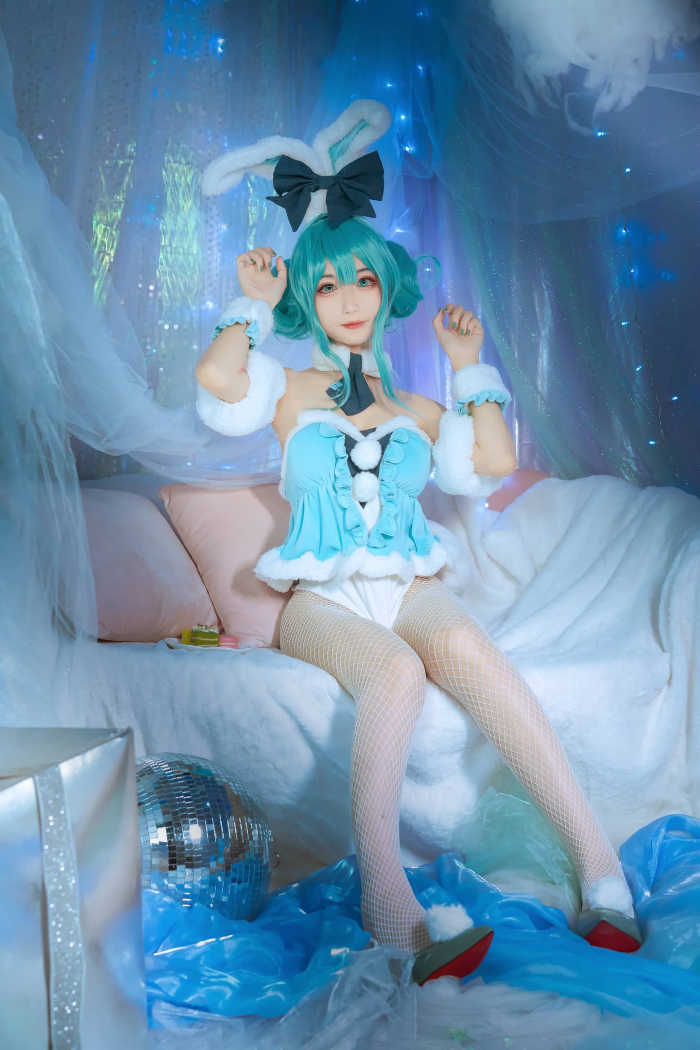 初音未来cosplay，是软软的小白兔-萌图百科