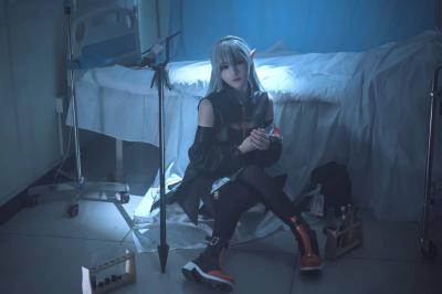 明日方舟 华法琳cosplay-萌图百科