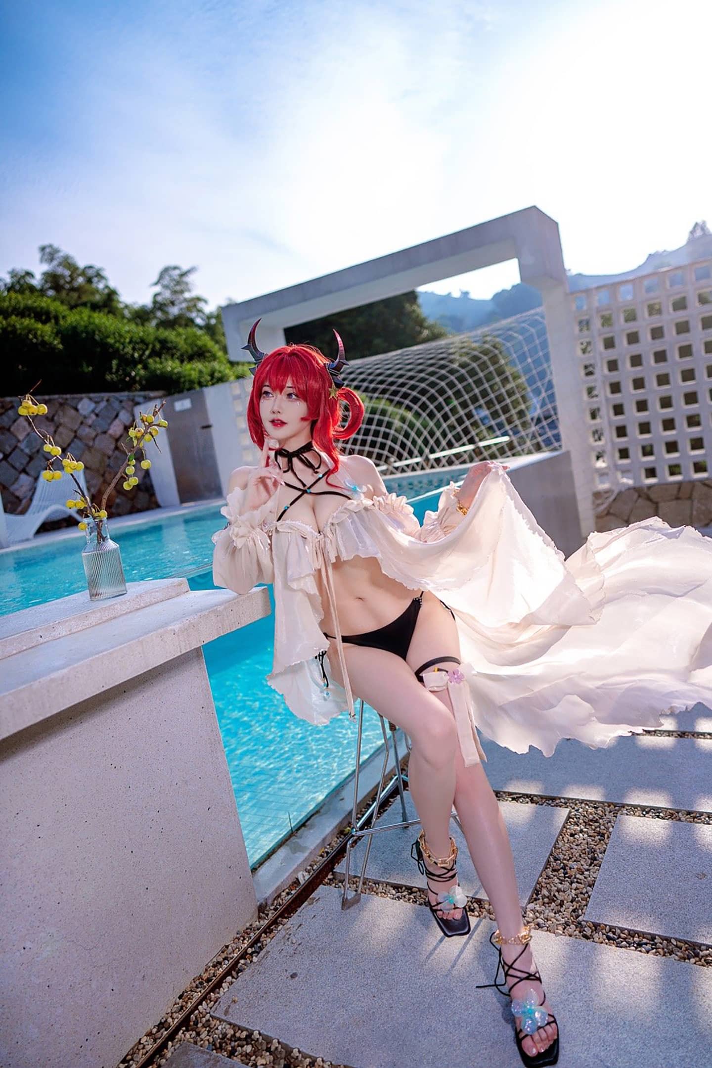 《明日方舟》史尔特尔泳装cosplay-萌图百科