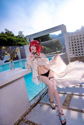 《明日方舟》史尔特尔泳装cosplay-萌图百科