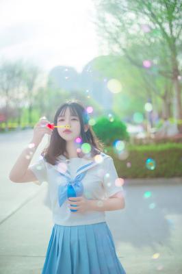 JK制服  阳光下的小可爱-萌图百科