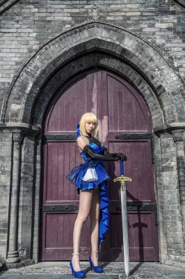 saber蓝礼服cosplay-萌图百科
