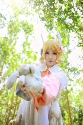 镜音铃森林与兔子cosplay-萌图百科