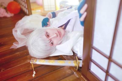 鹤丸国永cosplay 吓到你了吗，哈哈哈真是抱歉呢~-萌图百科