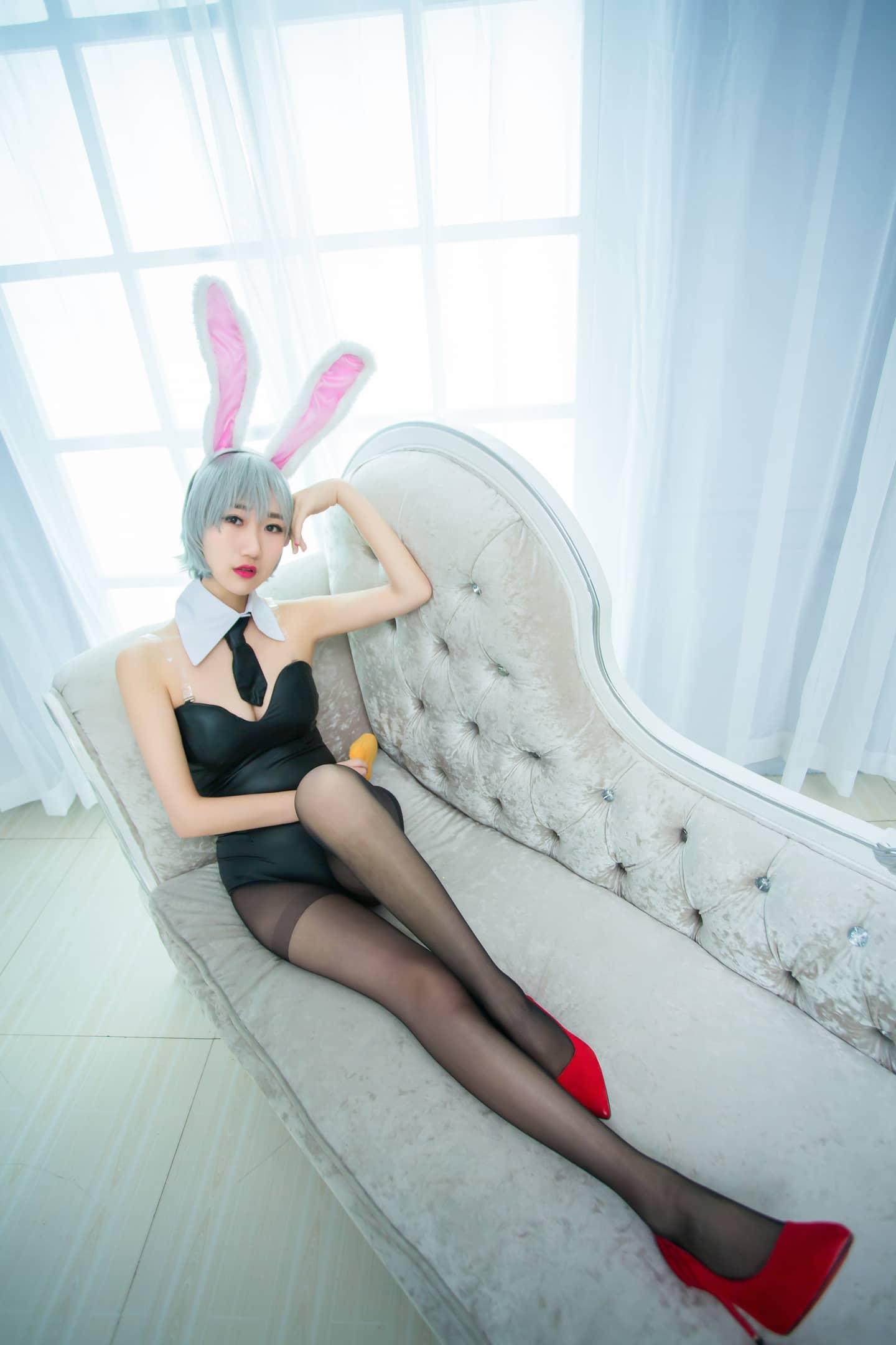 英雄联盟   兔女郎瑞雯cosplay-萌图百科